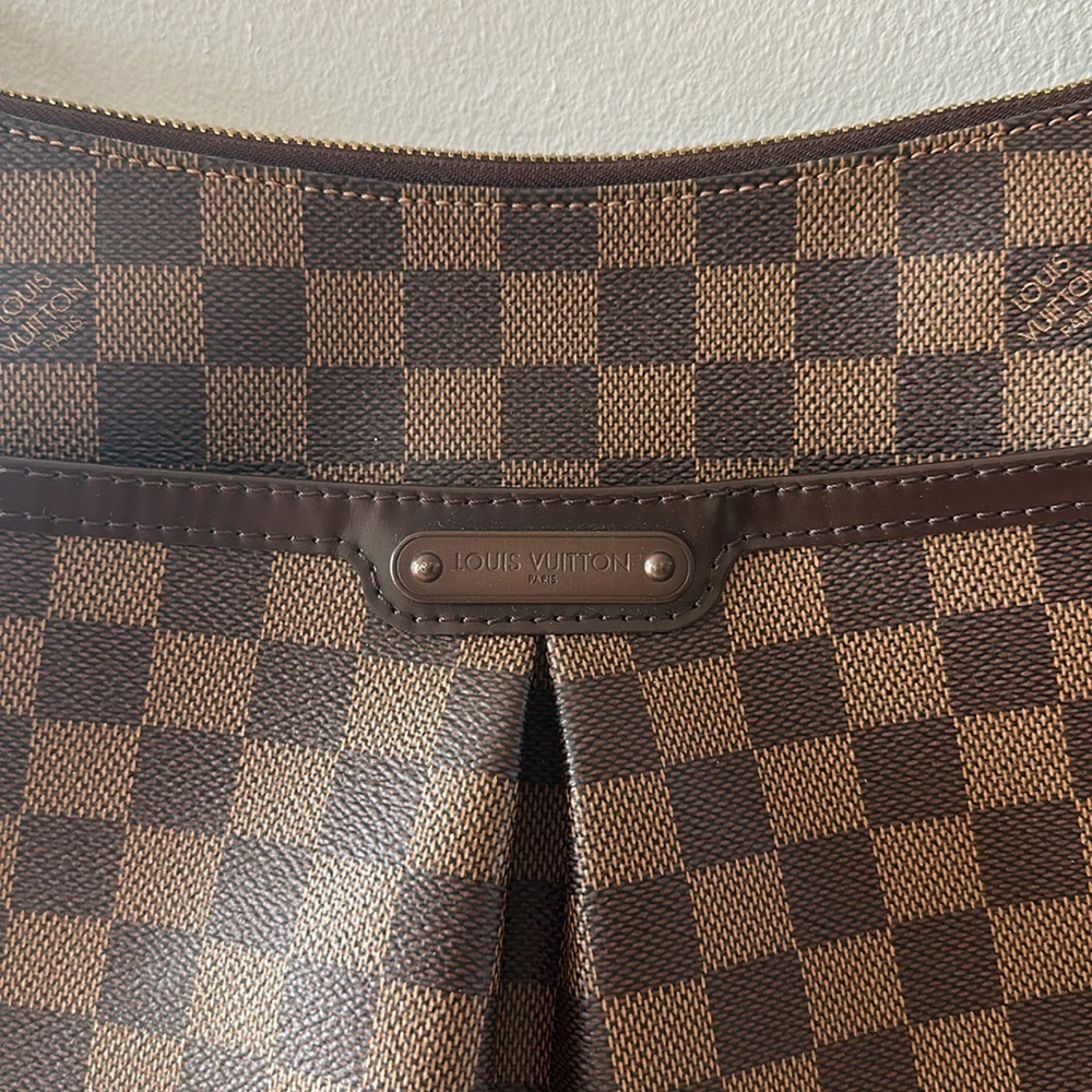Louis Vuitton Damier Crossbody - Picture 4 of 16